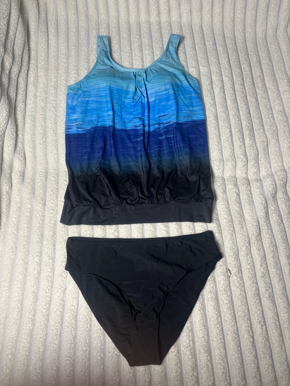 Blue Ombre Tankini Swim Top and Black Bottoms - Unbranded - Picture 3 of 7